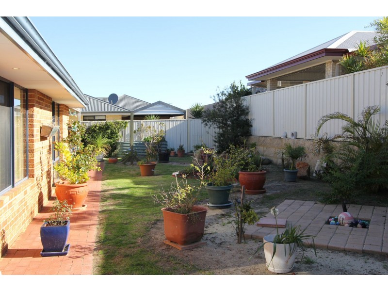 39 Shiralee Bend, Carramar WA 6031