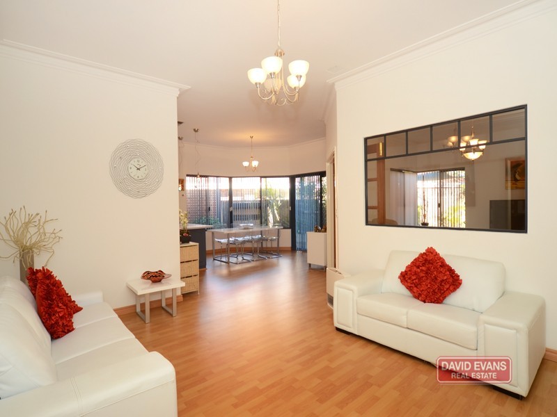 4 Roslin Road, Wanneroo WA 6065