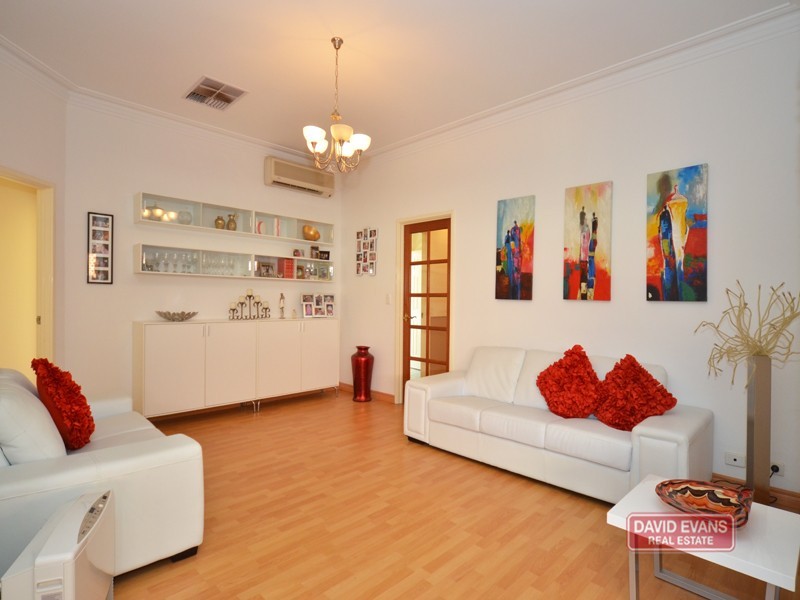 4 Roslin Road, Wanneroo WA 6065