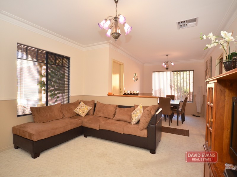 4 Roslin Road, Wanneroo WA 6065