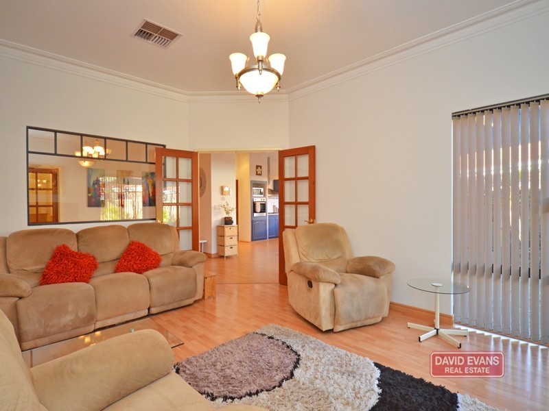 4 Roslin Road, Wanneroo WA 6065