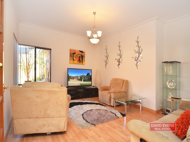 4 Roslin Road, Wanneroo WA 6065