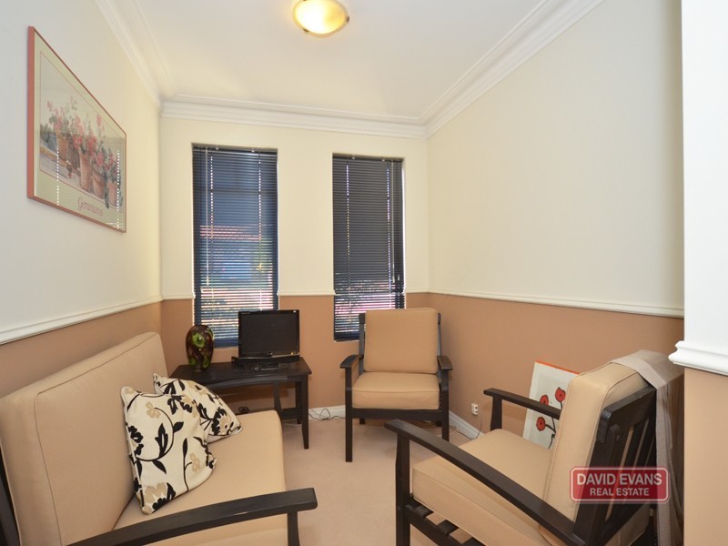 4 Roslin Road, Wanneroo WA 6065