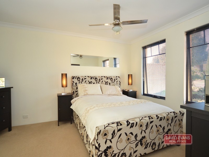 4 Roslin Road, Wanneroo WA 6065