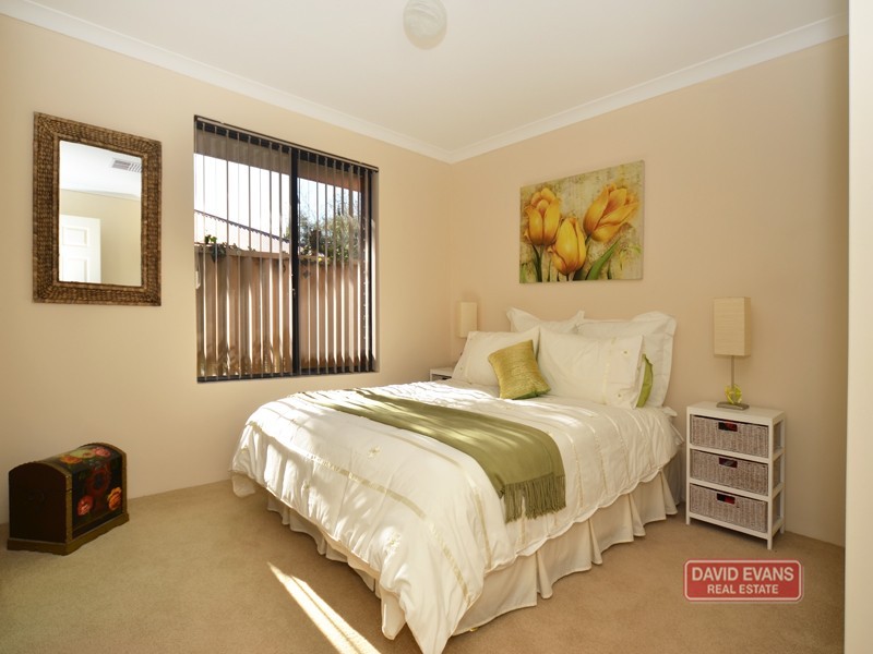 4 Roslin Road, Wanneroo WA 6065