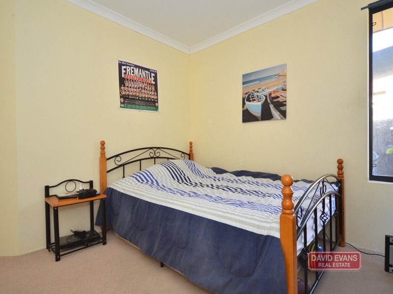 4 Roslin Road, Wanneroo WA 6065