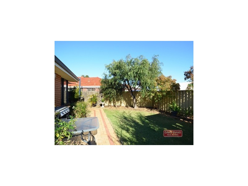 4 Roslin Road, Wanneroo WA 6065