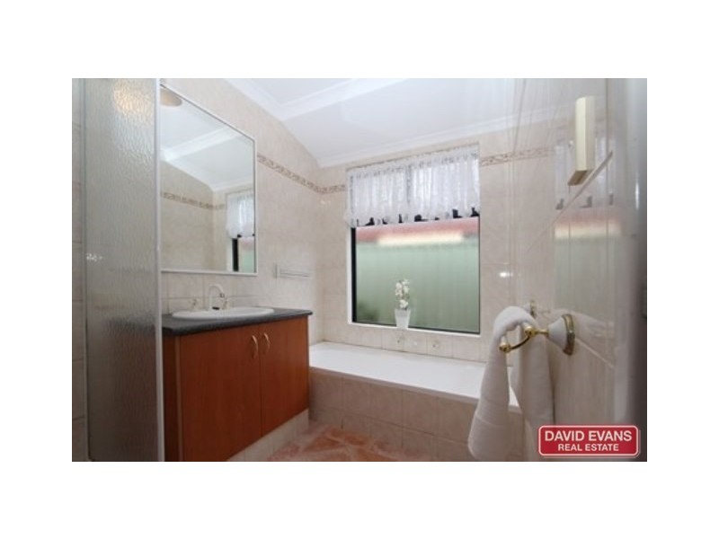 8 Sierra Nevada Ridge, Merriwa WA 6030