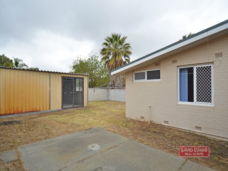 4a Hatfield Way, Girrawheen WA 6064