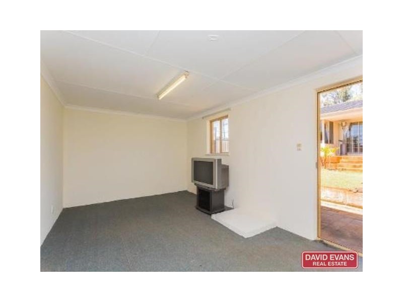 31 Gibbs Road, Nowergup WA 6032