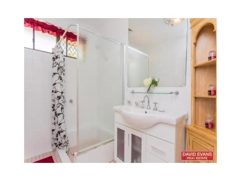 31 Gibbs Road, Nowergup WA 6032