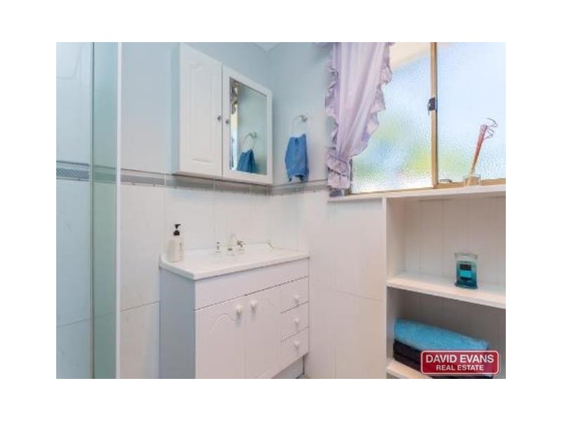 31 Gibbs Road, Nowergup WA 6032