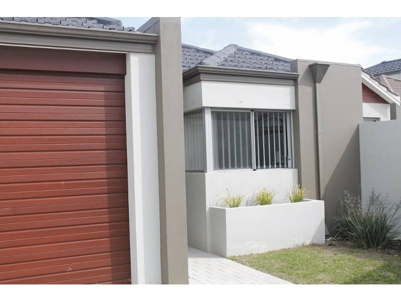 32 Delamere Ave, Currambine WA 6028