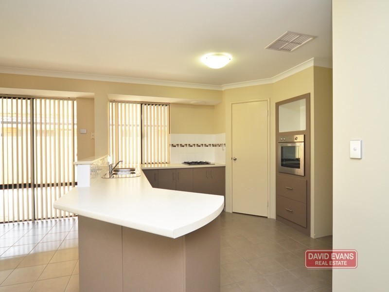 8 GRASMERE FAIRWAY, Tapping WA 6065