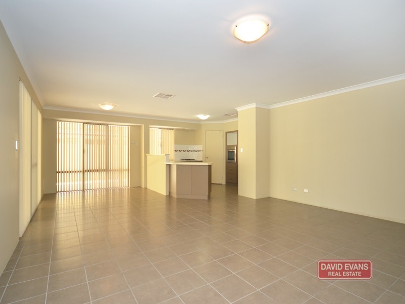 8 GRASMERE FAIRWAY, Tapping WA 6065