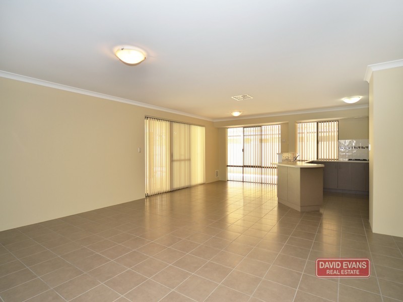 8 GRASMERE FAIRWAY, Tapping WA 6065