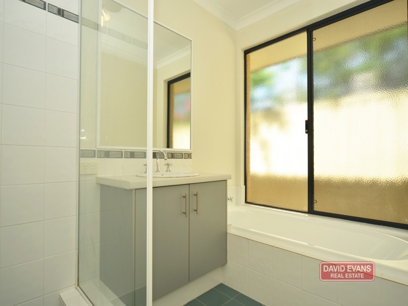 8 GRASMERE FAIRWAY, Tapping WA 6065