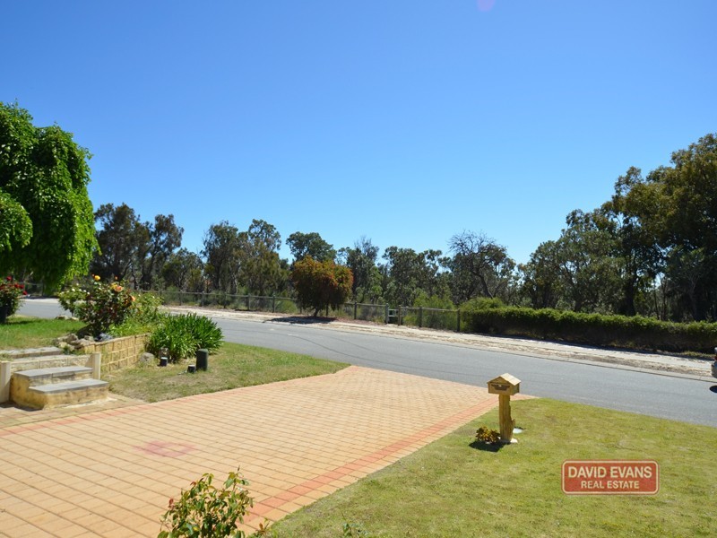 7 Celadon Loop, Banksia Grove WA 6031