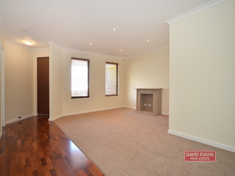 105 MANCHESTER DRIVE, Hocking WA 6065