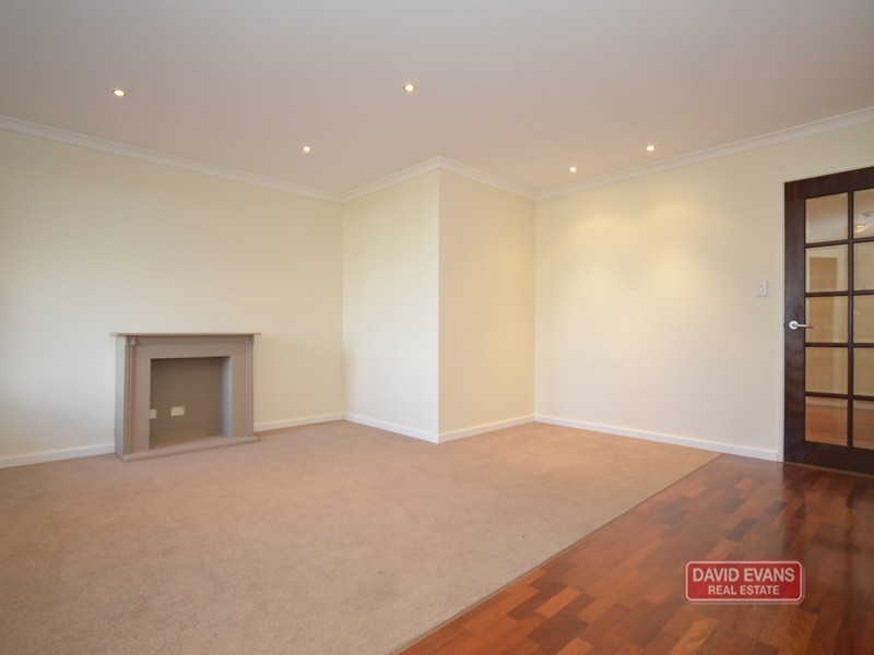 105 MANCHESTER DRIVE, Hocking WA 6065