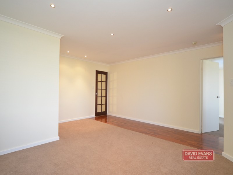 105 MANCHESTER DRIVE, Hocking WA 6065