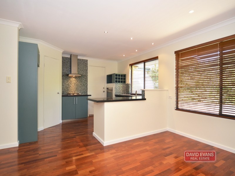 105 MANCHESTER DRIVE, Hocking WA 6065