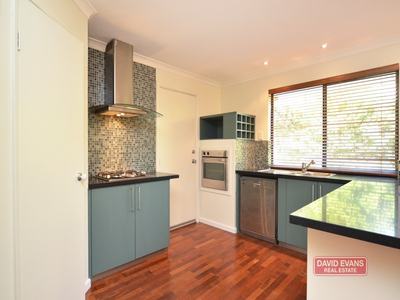 105 MANCHESTER DRIVE, Hocking WA 6065