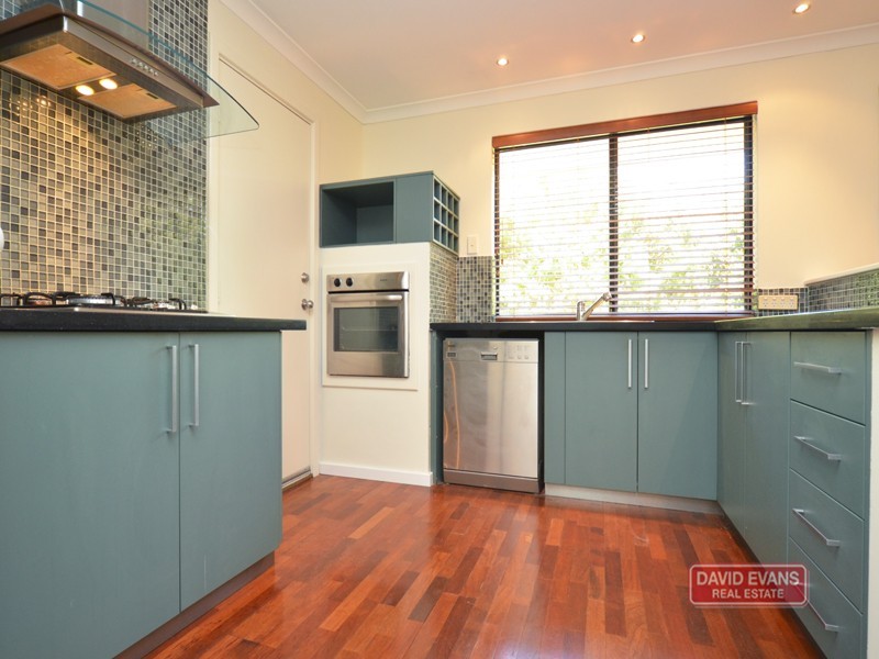 105 MANCHESTER DRIVE, Hocking WA 6065