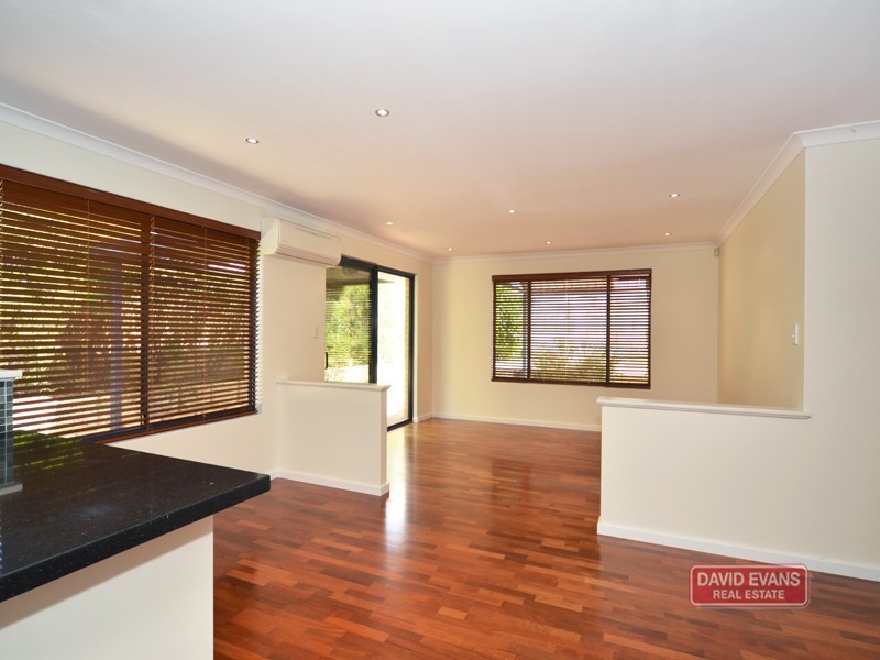 105 MANCHESTER DRIVE, Hocking WA 6065