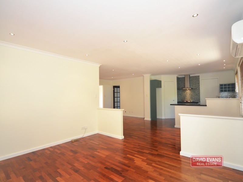 105 MANCHESTER DRIVE, Hocking WA 6065