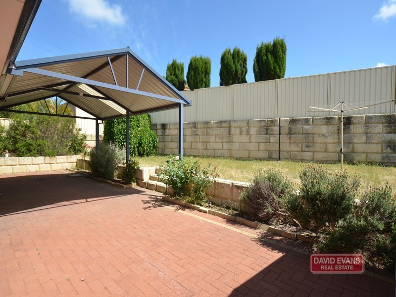 105 MANCHESTER DRIVE, Hocking WA 6065