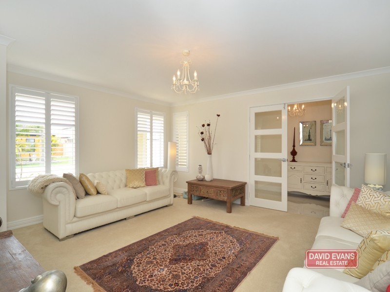 12 Hopewell Pass, Carramar WA 6031