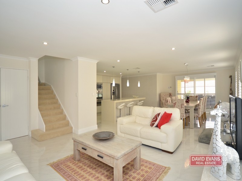 12 Hopewell Pass, Carramar WA 6031