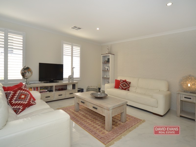 12 Hopewell Pass, Carramar WA 6031