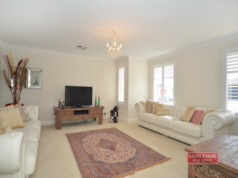 12 Hopewell Pass, Carramar WA 6031