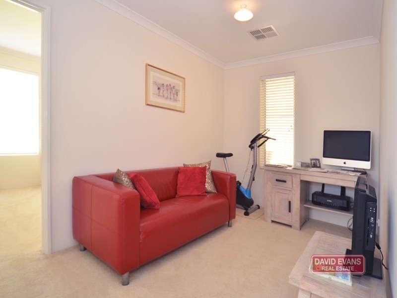 12 Hopewell Pass, Carramar WA 6031