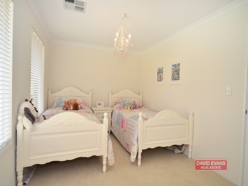 12 Hopewell Pass, Carramar WA 6031