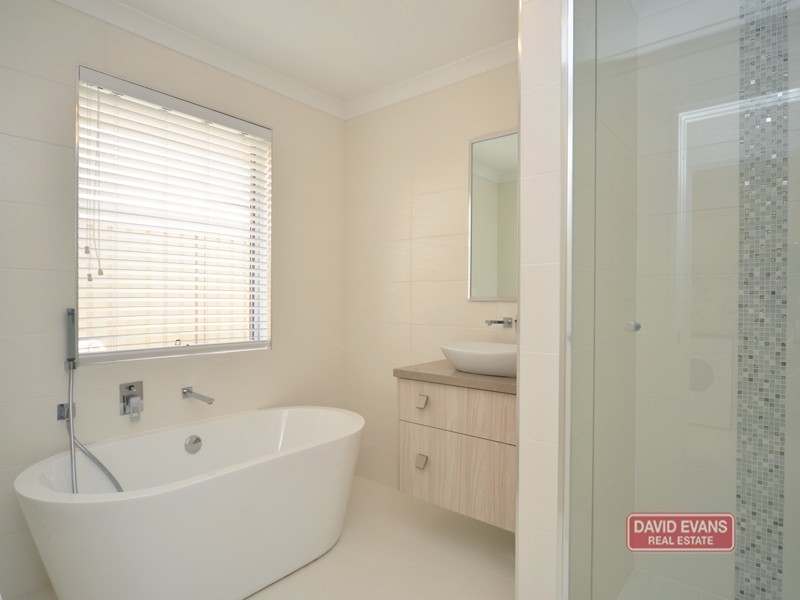 12 Hopewell Pass, Carramar WA 6031