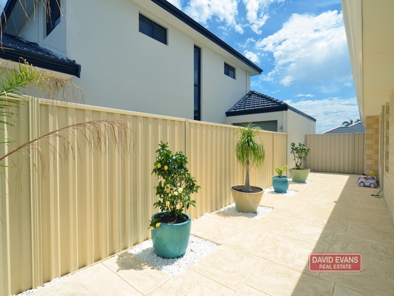 12 Hopewell Pass, Carramar WA 6031