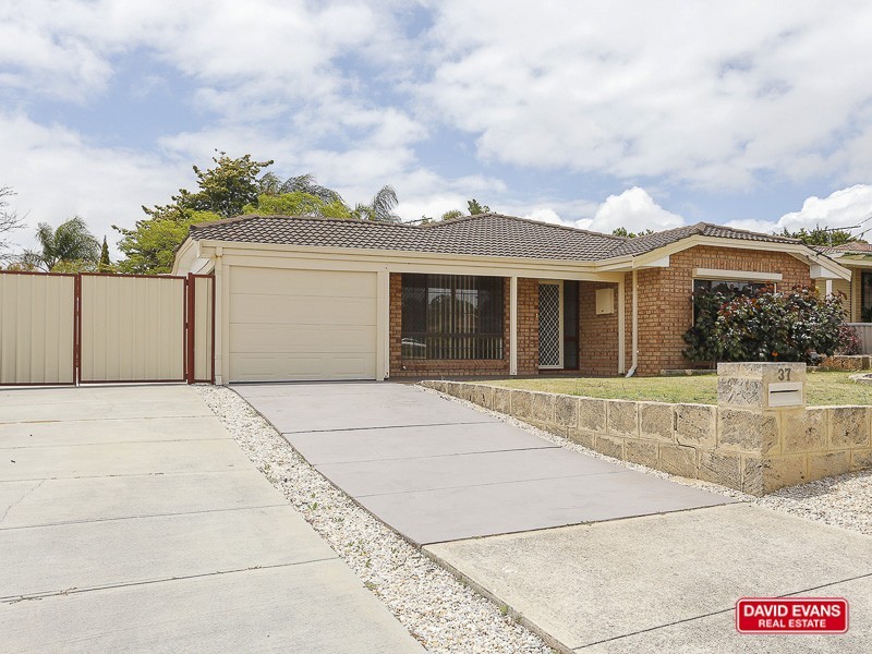 37 Coyle Road, Beldon WA 6027