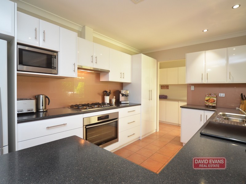 12 Drayton Green Way, Kingsley WA 6026