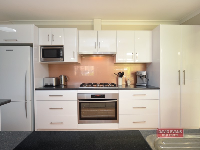 12 Drayton Green Way, Kingsley WA 6026