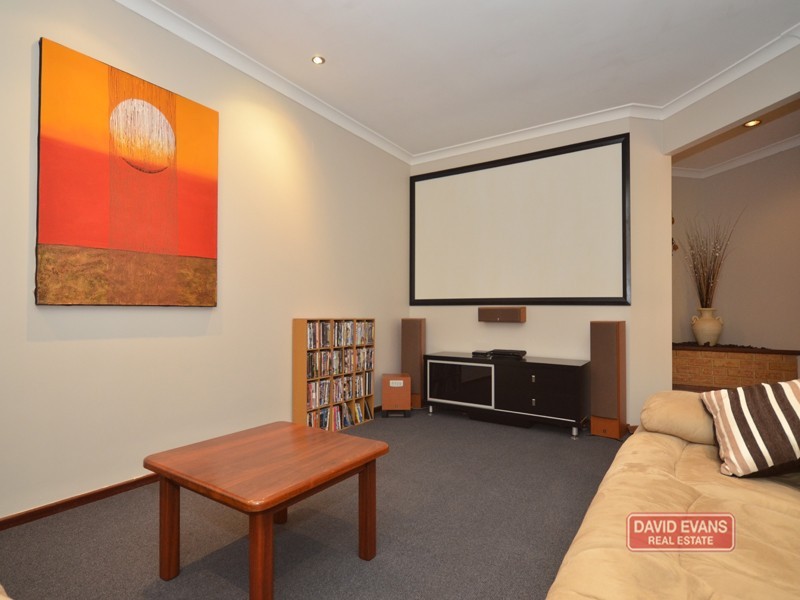 12 Drayton Green Way, Kingsley WA 6026