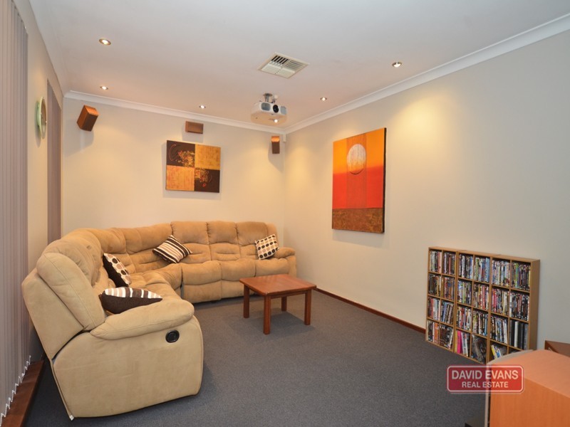 12 Drayton Green Way, Kingsley WA 6026