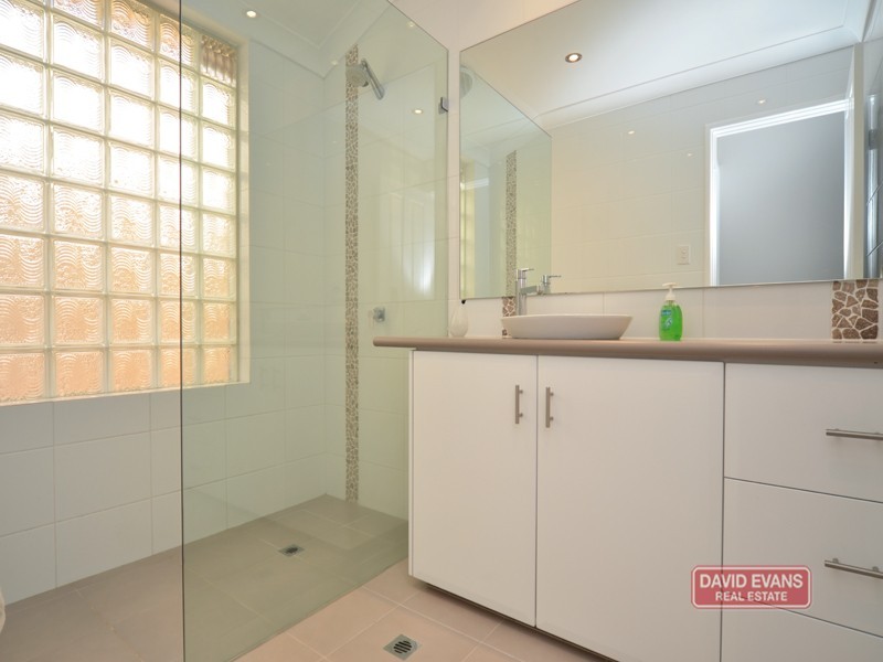 12 Drayton Green Way, Kingsley WA 6026