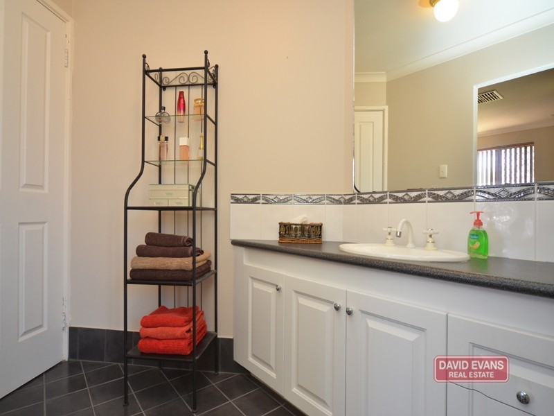 12 Drayton Green Way, Kingsley WA 6026