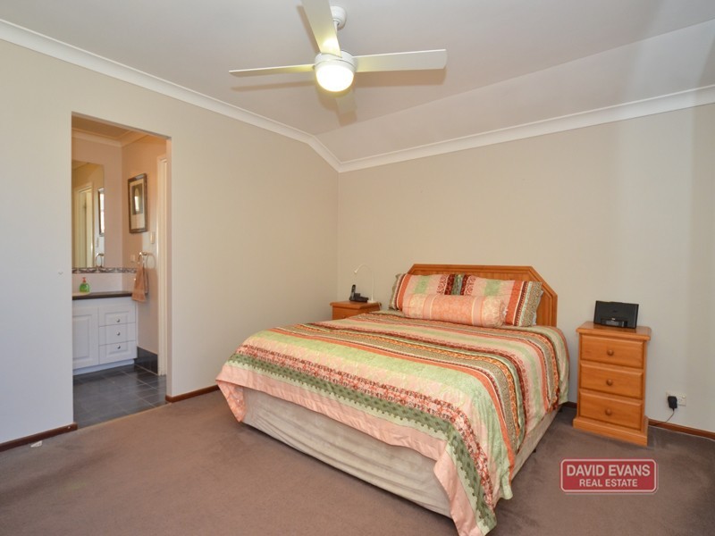 12 Drayton Green Way, Kingsley WA 6026
