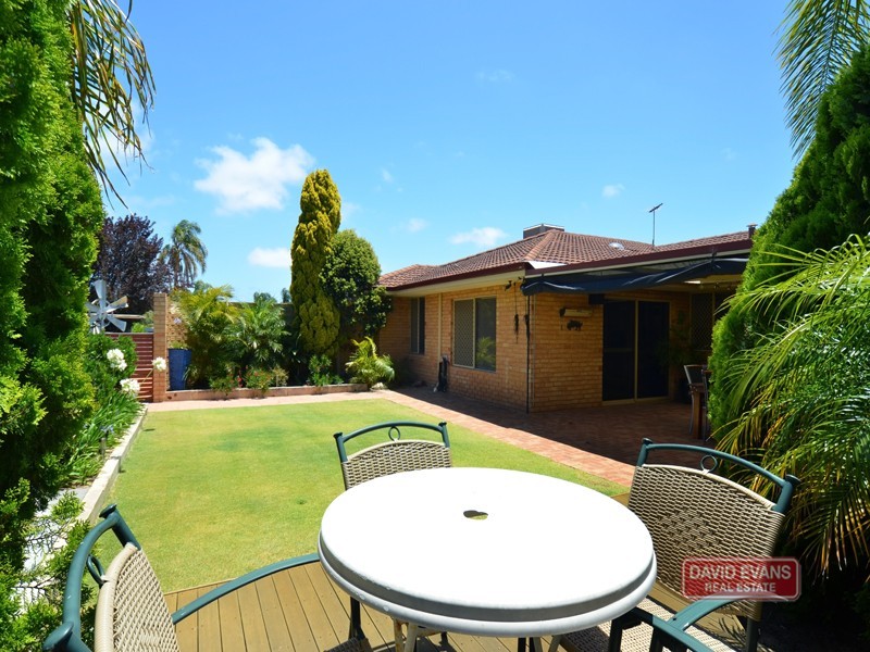 12 Drayton Green Way, Kingsley WA 6026