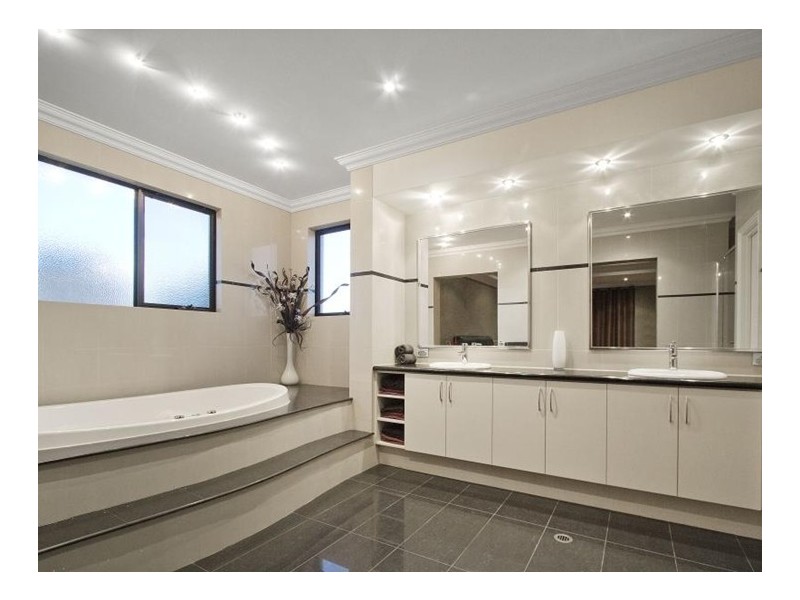 258 Neaves Road, Mariginiup WA 6065