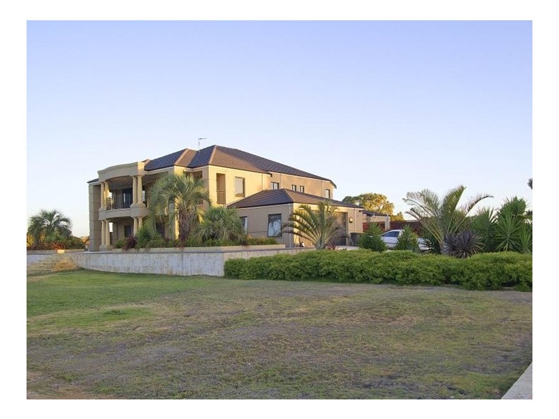 258 Neaves Road, Mariginiup WA 6065